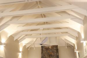 A photo of a Hamptons style ceiling designed by dion seminara architecture