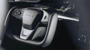 TESLA YOKE/PLAID STEERING WHEEL