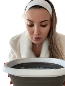 The GLACIAL FACIAL Kit: A Streamlined Approach to the Ice Water Face Plunge Trend