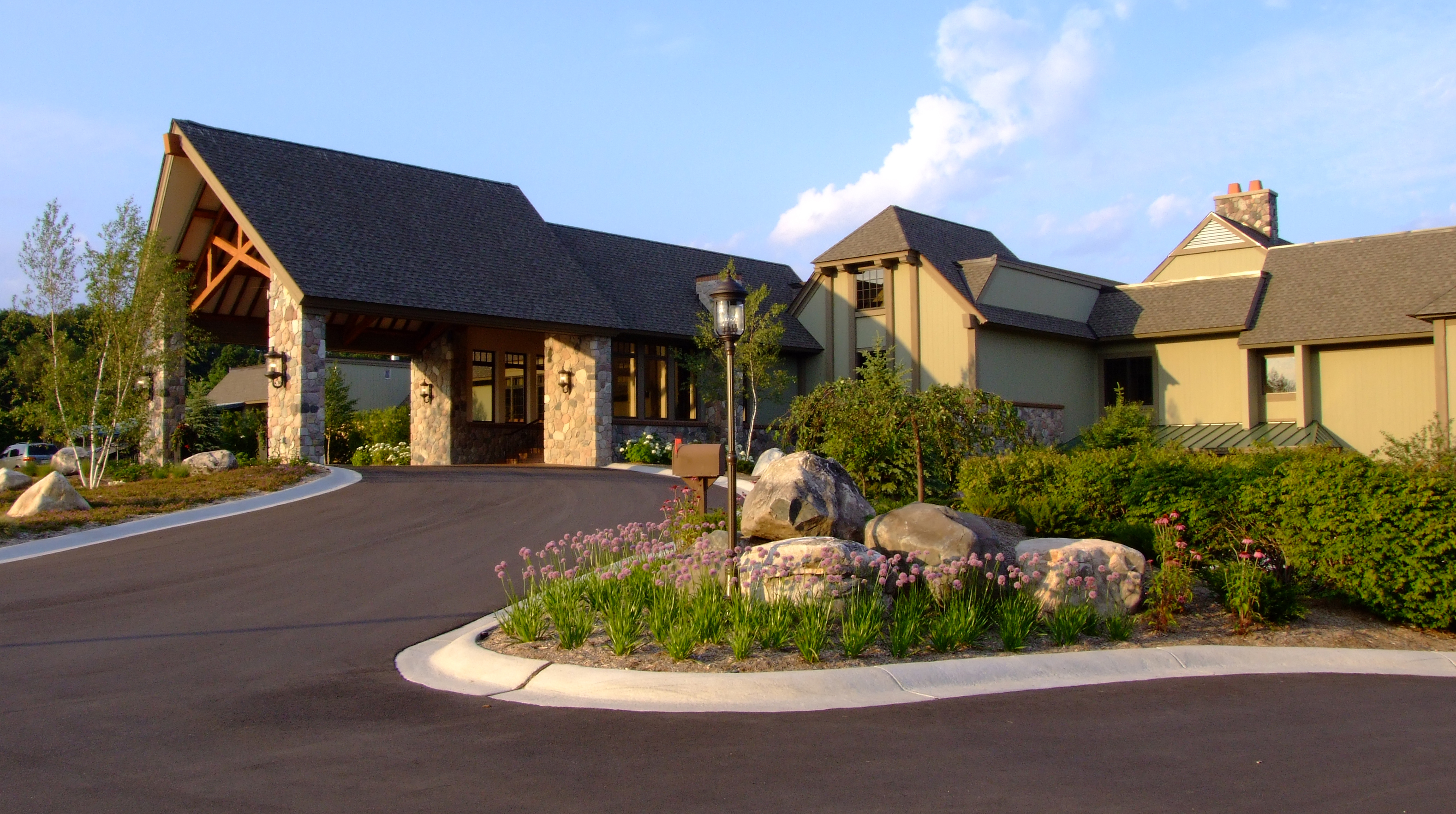 Birchwood Golf & Country Clubhouse at Sunset