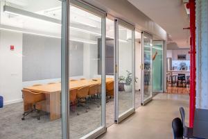 Butterfly Network’s Flatiron office boasts an innovative conference room with the Modernfold Acousti-Clear system.