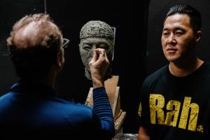 Sabin Howard sculpts Marine Stephen Kim