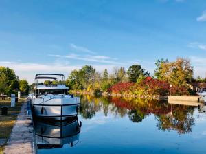 Le Boat Extends Cruising Season on Trent-Severn Waterway, Offering Stunning Fall Colors