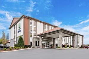 Holiday Inn Express Nashville/Hendersonville Welcomes Guests Back with Extensive Upgrades