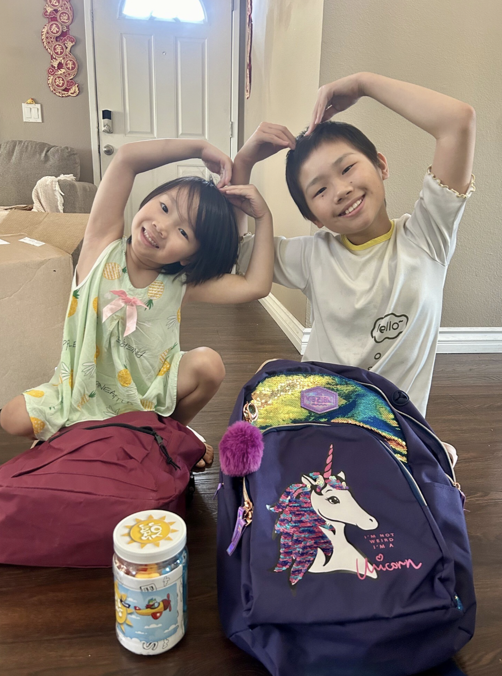 2 children opening backpacks