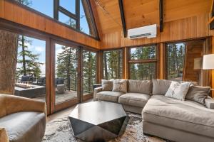 Fully furnished and professionally decorated wilderness retreat