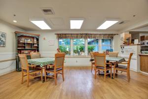 Greenlake Senior Living Gig harbor Seating Area