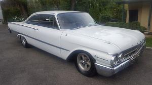 Lot 1: 1961 Ford Galaxie Starliner Bubbletop