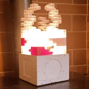 Geyser made with play bricks on Lampadabra luminaire
