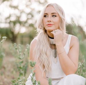 Entertainer Tori Martin Gets  ‘Lost In The Country’ In New Music Video