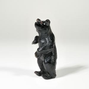 Wedderien, Inc. (N.Y.) finely carved obsidian jeweled standing bear with a Wedderien label on one foot and signed with cojoined initials (“WD”) on the opposite foot (est. $500-$1,000).