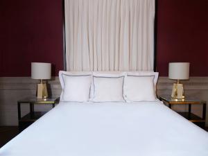 Crown Goose European pillow shams can be used as soft backrests or as classy hotel style decorations.