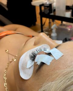 Velvet Lashes and Beauty – Redefining Eyelash Extensions in Melbourne