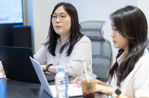 Yoo-Sil Lee, Director of CIT Research Institute (left), conducts a Q&A session with Geekspin during the ‘Global Media Meetup’