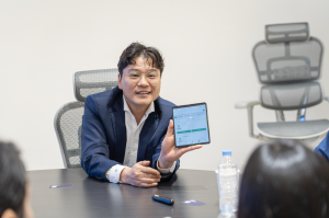 SeungHo Choun, CEO of InTheTech, answering questions during the Global Media Meetup with Geekspin