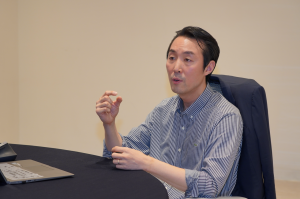 Sanghyun Park, Vice President of Aram Huvis, answering questions during the ‘Global Media Meetup’ with Ubergizmo