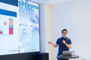 Hojin Cho, CEO of GenGenAI, pitching at the ‘Global Media Meetup’ event held on Friday, July 26, at MIK Basecamp in Seocho-gu, Seoul.