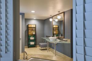 A photo of an executive suite bathroom at Renaissance ClubSport