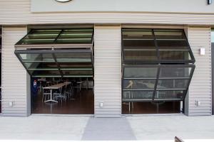 Heritage Financial Park’s left-field clubhouse with stylish, versatile Renlita bi-fold doors.