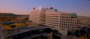 A photo of the side of the Palomar Health Medical Center Escondido at sunset