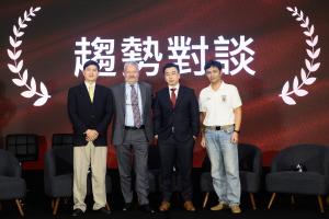 David Barrett with fellow panelists after panel discussion on global market trends and financial strategies at EBC’s Taipei event