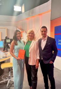 Hazel Ortega visiting Max Espejel for a TV interview at 40 ADN TV, sharing her inspiring journey and insights from her book From Bounce Checks to Private Jets. She also talked about her conference tour in Mexico and the work being done by the High Tide Global Foundation