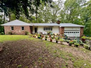 Solid 4 BR/3 BA ranch/rambler style single level home w/walk-out basement on 8.77± acres in Stafford County, VA