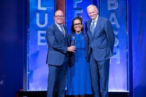 Colorectal Cancer Alliance CEO Michael Sapienza and Dr. John Marshall present the Blue Star Award to DeAnna Henze in honor of her late mother, Dr. Edith Mitchell.