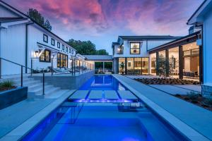 Sprawling Modern Estate in California’s Coveted Hidden Hills Enclave to Auction via Concierge Auctions