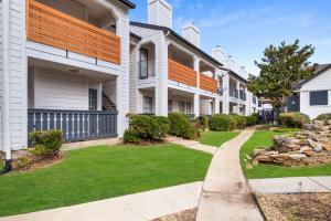 Aulden at the Highlands Apartments exterioir view