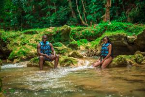 Visitantes en cascada Yaaman