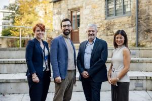 Painelistas da esquerda para a direita: Dr. Nicola Ranger, Professor Andrea Chiavari, David Barrett e Professor Banu Demir Pakel no evento Oxford WERD sobre resiliência climática e discussão sobre crescimento econômico.