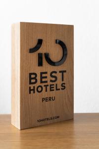 10HOTELS Award Trophy