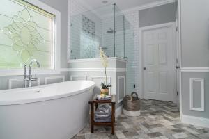 An image of Elm Construction's recent bathroom remodel.