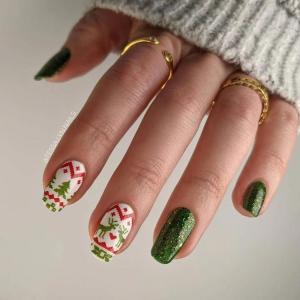 This cute and chic manicure was made using Maniology’s nail stamping plates.