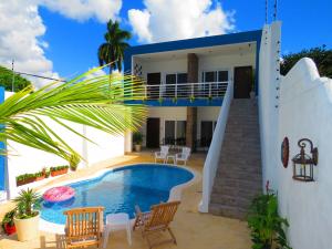 The courtyard of Stingray Villa