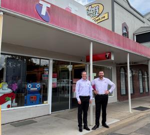 axxis Founder, Mathew Dickerson, standing in front of the Mudgee store with axxis Area Manager, Xander Peters.