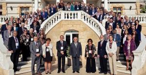 Dr. Zafra Lerman with dignitaries and scientists at the Malta Conference