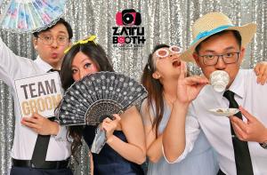 Wedding group at the Photo Booth