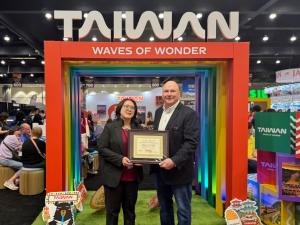 Director Vivian Lin receives the 2025 Best in Show award on behalf of Taiwan Tourism Administration