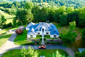 Drone image of the 7,500 square foot, 7 bedroom estate in the Blue Ridge Mountains