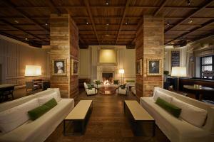 The Chicago Hotel Collection Ambassador Gold Coast Library Bar