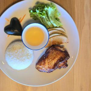 Pho Ever Chicken Roti – Tender, marinated chicken served with house-blended spices.