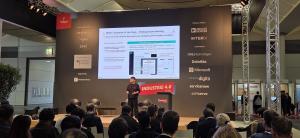 INTERX CTO Hail Jung unveils ‘GEN.AI SERVER’ on the Industry 4.0 Stage.