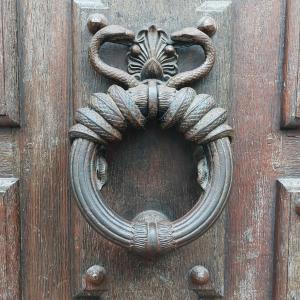 Snake Knocker Hôtel de Béthune-Sully / Centre des Monuments Nationaux c. 1630