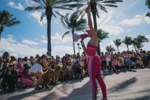 Mia Lind leading a Hot Girl Walk