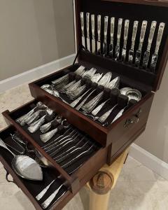 181-piece sterling silver flatware service by Gorham in the Fontainebleau pattern with 37 servers, a complete set in excellent vintage condition (Estimate: $17,000-$20,000).