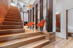 A cozy sunk-in lounge connects the two main floors to mitigate the discontinuity often found in reverse-plan houses.
