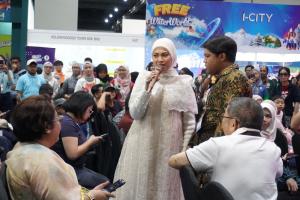 Salam Taiwan Ambassador Nabila Interacting with Audiences during MATTA Fair 2025
