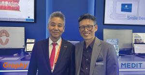 Un-seob Sim, CEO of Graphy Inc., with Han Ryu, CEO of Medit, celebrating their strategic partnership to advance digital orthodontics.